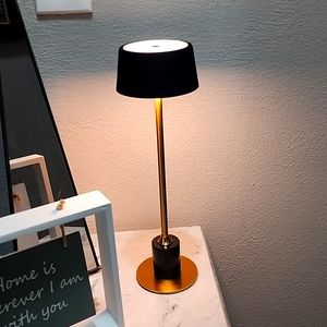 Cordless touch lamp